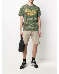 olivgrünes Camouflage T-Shirt mit einem Rundhalsausschnitt von GALLERY DEPT.