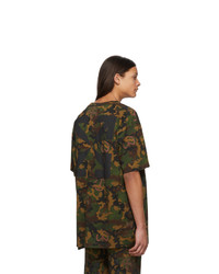 olivgrünes Camouflage T-Shirt mit einem Rundhalsausschnitt von Off-White