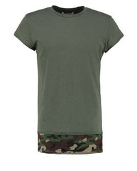 olivgrünes Camouflage T-Shirt mit einem Rundhalsausschnitt von Jack & Jones
