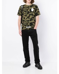 olivgrünes Camouflage T-Shirt mit einem Rundhalsausschnitt von A Bathing Ape