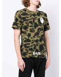 olivgrünes Camouflage T-Shirt mit einem Rundhalsausschnitt von A Bathing Ape