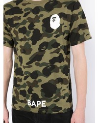 olivgrünes Camouflage T-Shirt mit einem Rundhalsausschnitt von A Bathing Ape