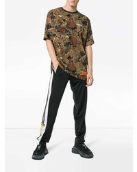 olivgrünes Camouflage T-Shirt mit einem Rundhalsausschnitt von Heron Preston