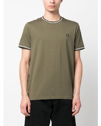 olivgrünes horizontal gestreiftes T-Shirt mit einem Rundhalsausschnitt von Fred Perry