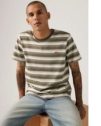 olivgrünes horizontal gestreiftes T-Shirt mit einem Rundhalsausschnitt von Levi's