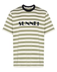 olivgrünes horizontal gestreiftes T-Shirt mit einem Rundhalsausschnitt von Sunnei