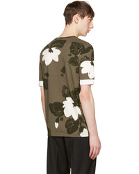 olivgrünes T-Shirt mit einem Rundhalsausschnitt mit Blumenmuster von 3.1 Phillip Lim