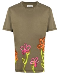 olivgrünes T-Shirt mit einem Rundhalsausschnitt mit Blumenmuster von Stain Shade