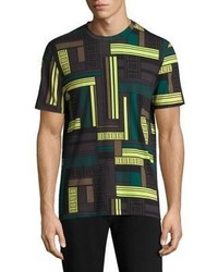 olivgrünes T-Shirt mit einem Rundhalsausschnitt mit geometrischem Muster