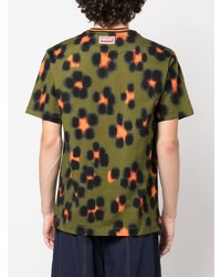 olivgrünes T-Shirt mit einem Rundhalsausschnitt mit Leopardenmuster von Kenzo