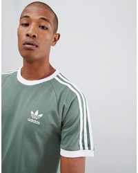 olivgrünes T-Shirt mit einem Rundhalsausschnitt von adidas Originals