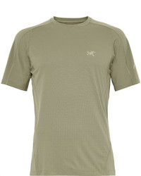 olivgrünes T-Shirt mit einem Rundhalsausschnitt von Arc'teryx
