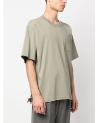 olivgrünes T-Shirt mit einem Rundhalsausschnitt von Sacai