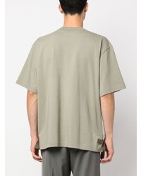 olivgrünes T-Shirt mit einem Rundhalsausschnitt von Sacai