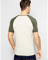 olivgrünes T-Shirt mit einem Rundhalsausschnitt von Asos