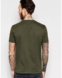 olivgrünes T-Shirt mit einem Rundhalsausschnitt von Asos