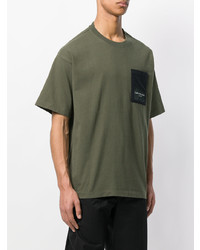 olivgrünes T-Shirt mit einem Rundhalsausschnitt von Calvin Klein Jeans