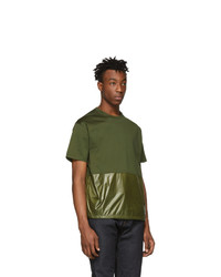 olivgrünes T-Shirt mit einem Rundhalsausschnitt von Moncler