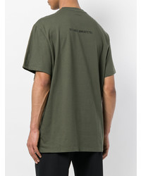 olivgrünes T-Shirt mit einem Rundhalsausschnitt von Bmuet(Te)