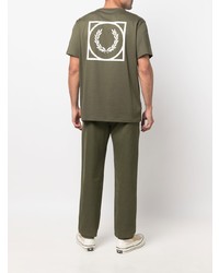 olivgrünes T-Shirt mit einem Rundhalsausschnitt von Fred Perry