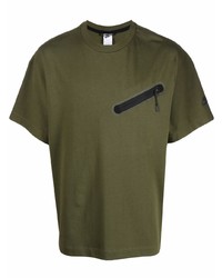 olivgrünes T-Shirt mit einem Rundhalsausschnitt von Nike