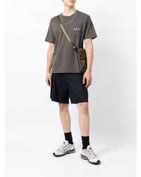 olivgrünes T-Shirt mit einem Rundhalsausschnitt von White Mountaineering