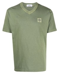 olivgrünes T-Shirt mit einem V-Ausschnitt von Stone Island