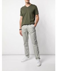 olivgrünes T-Shirt mit einem V-Ausschnitt von SAVE KHAKI UNITED