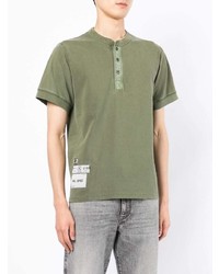olivgrünes T-shirt mit einer Knopfleiste von Izzue
