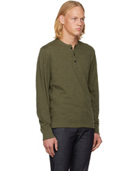 olivgrünes T-shirt mit einer Knopfleiste von rag & bone