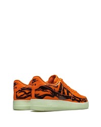 orange bedruckte Leder niedrige Sneakers von Nike
