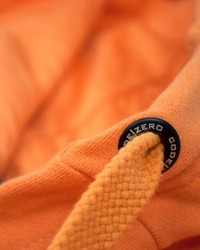 orange bedruckter Pullover mit einem Kapuze von CODE-ZERO