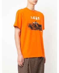 orange bedrucktes T-Shirt mit einem Rundhalsausschnitt von Yoshiokubo