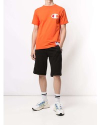 orange besticktes T-Shirt mit einem Rundhalsausschnitt von Champion