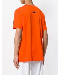 orange besticktes T-Shirt mit einem Rundhalsausschnitt von Omc