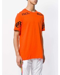 orange besticktes T-Shirt mit einem Rundhalsausschnitt von Omc