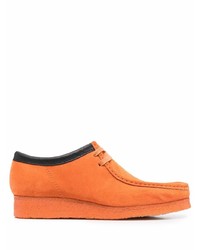 orange Chukka-Stiefel aus Wildleder von Clarks