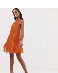 orange schwingendes Kleid mit Falten