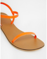 orange flache Sandalen aus Leder von Asos