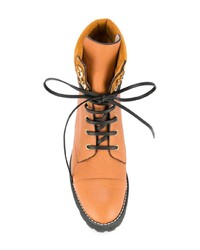 orange flache Stiefel mit einer Schnürung aus Leder von Stuart Weitzman