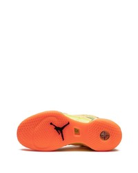 orange hohe Sneakers von Jordan