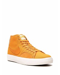 orange hohe Sneakers von Nike