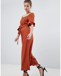 orange Jumpsuit aus Satin mit Rüschen