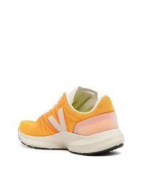 orange niedrige Sneakers von Veja