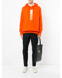 orange Pullover mit einem Kapuze