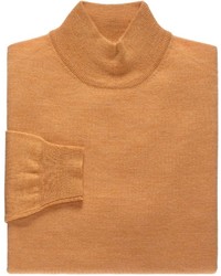 orange Pullover mit einem zugeknöpften Kragen