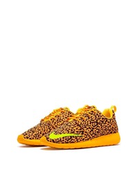 orange Sportschuhe mit Leopardenmuster von Nike