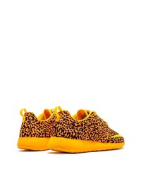 orange Sportschuhe mit Leopardenmuster von Nike