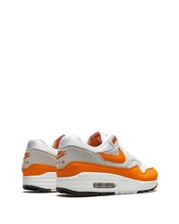 orange Sportschuhe von Nike