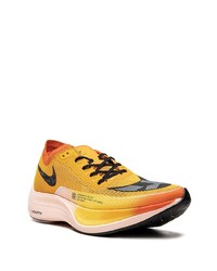 orange Sportschuhe von Nike